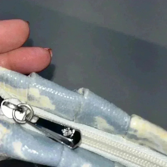 Simply Vera Wang Wristlet Wrist bag Blue and cream ❤️ - Picture 3 of 7